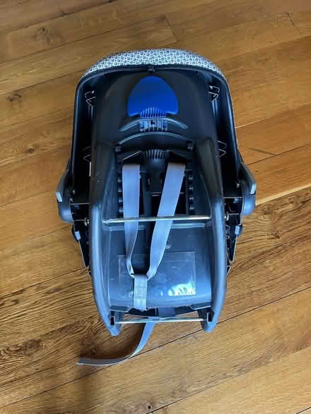 Photo of free Britax Ròˆmer Baby-Safe Newborn Car Seat Birth - 13kg (Astley Abbots WV16) #3