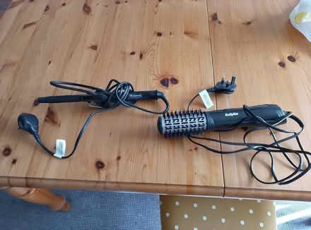 Photo of free Hot brush and curling tongs (Ware SG12) #1