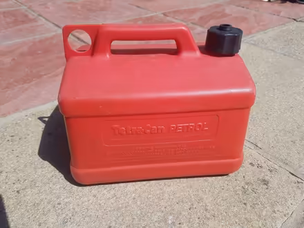 Photo of free Petrol can (Staines-upon-Thames TW18) #3