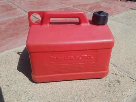 Photo of free Petrol can (Staines-upon-Thames TW18) #3