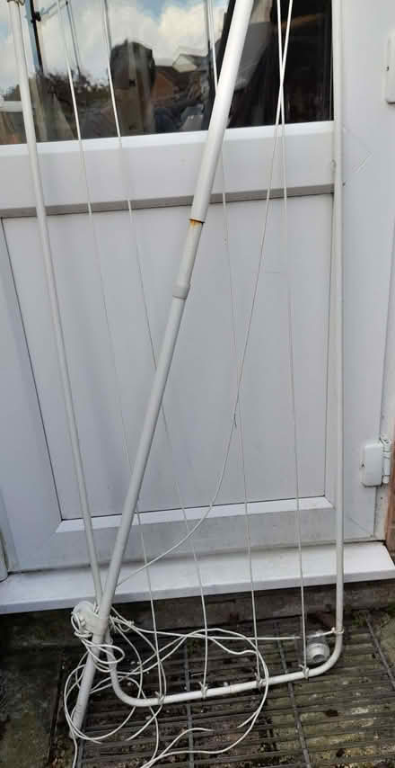 Photo of free High hanging washing line (Havant PO9) #1