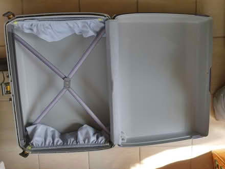 Photo of free Samsonite hard shell luggage (Farnborough GU14) #4