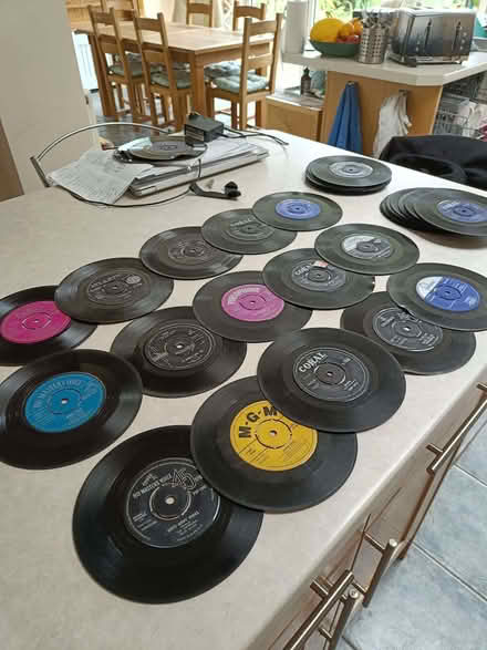 Photo of free Vinyl 45s from the 50s and 60s (Adeyfield HP2) #1