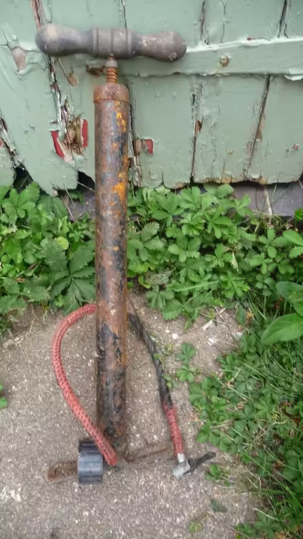 Photo of free Vintage foor pump (Aylestone LE2) #1