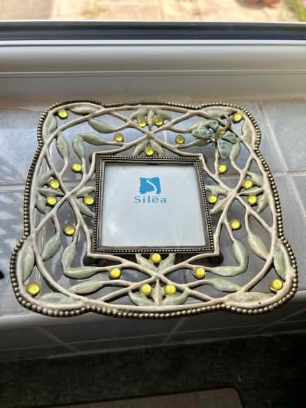 Photo of free Photo frame dish (FY8 St Anne’s) #1