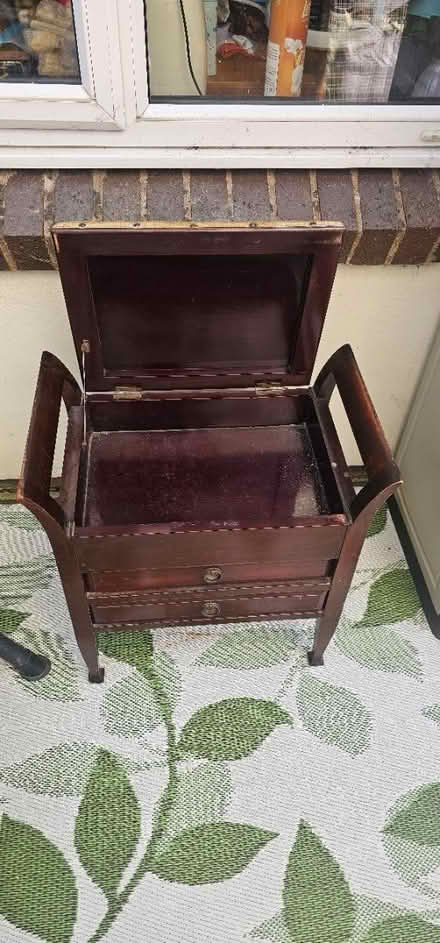 Photo of free Desser seat (Stonebridge BA11) #3