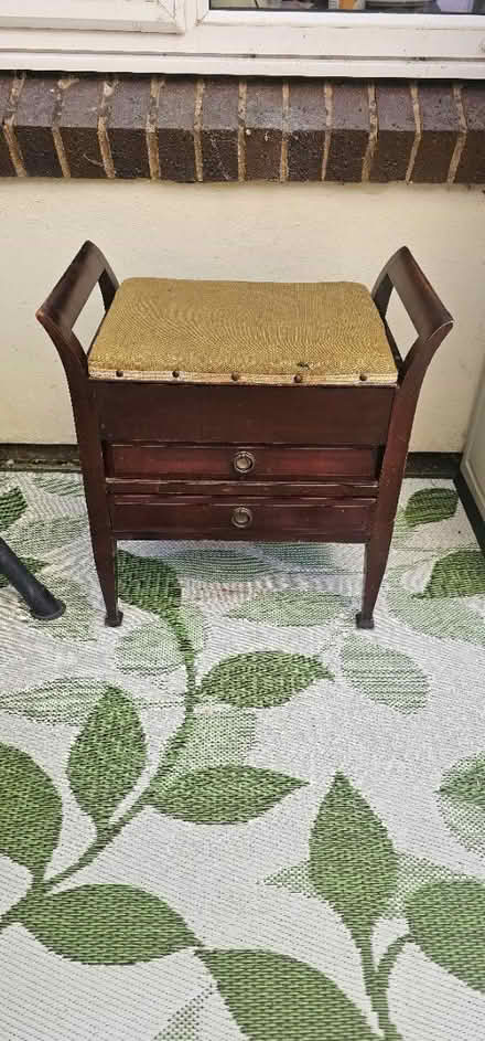 Photo of free Desser seat (Stonebridge BA11) #1