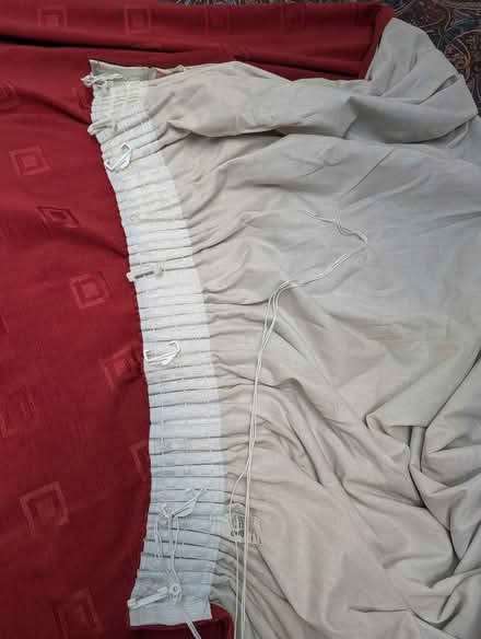 Photo of free Red long curtain (S11 near Endcliffe park) #3