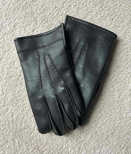 Photo of free Men’s Leather Gloves (Erin Mills) #1