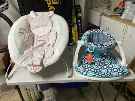 Photo of free Baby seat and bathtub (Hilltown) #1
