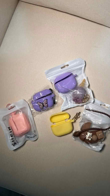 Photo of free AirPod case (Oxford OX3) #1
