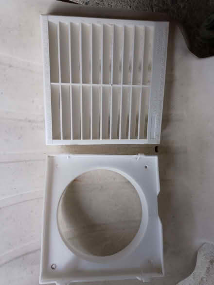 Photo of free Ventilation louvre for 4" duct (Bucknell SY7) #4
