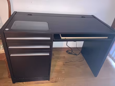 Photo of free Computer desk (Rego park) #1