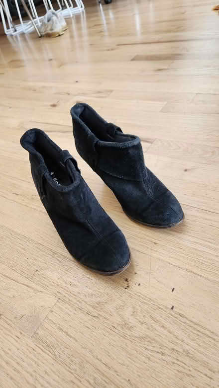 Photo of free Women shoes size US 6.5 suede (East Williamsburg) #2