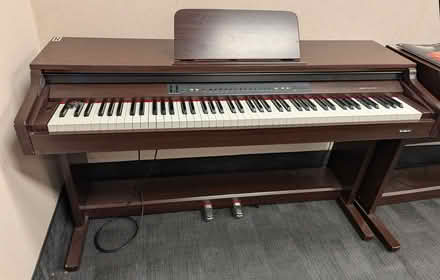 Photo of free Suzuki digital pianos, need work (94022) #1