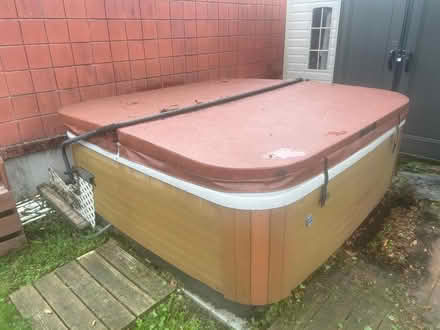 Photo of free Hot Tub - needs motherboard (West Brighton, Staten Island) #1
