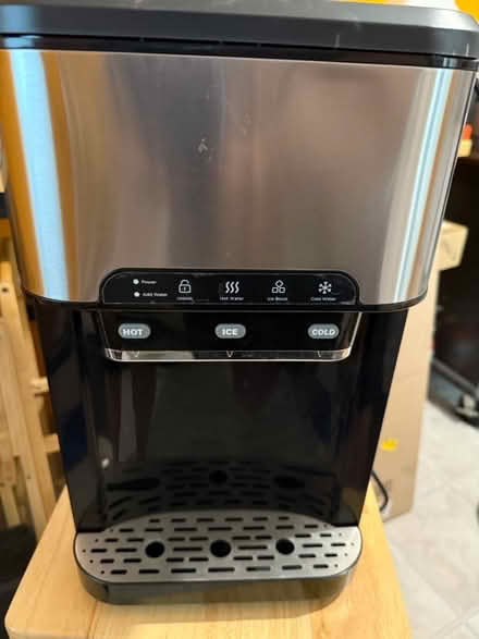 Photo of free water cooler/ice machine (Montgomery) #1