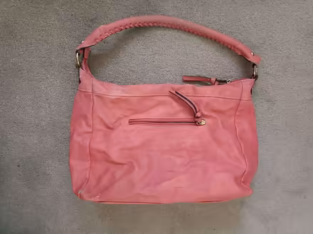 Photo of free Handbag Pink Useable (New Penshaw NE38) #2
