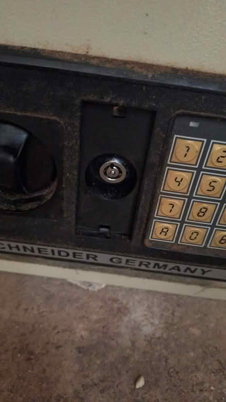 Photo of Schneider safe key (South Green CM11) #1