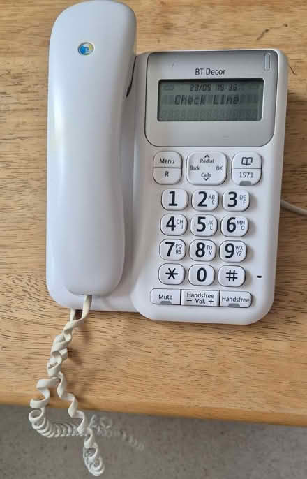 Photo of free bt decor 2200 desk landline phone (Ludlow SY8) #1