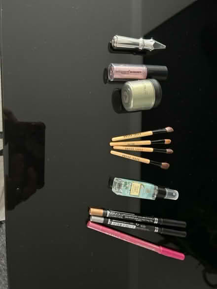 Photo of free Makeup, brushes & hair accessories (E3) #1