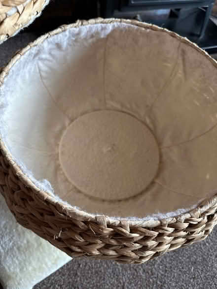 Photo of free Cat bed with scratching post (Ashford TW15) #4