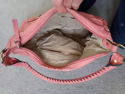 Photo of free Handbag Pink Useable (New Penshaw NE38) #3