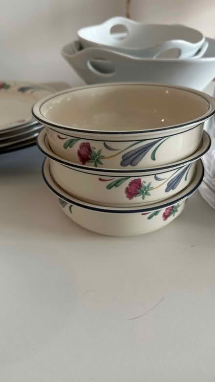 Photo of free Lenox serving bowl & other bowls (Jersey city) #1