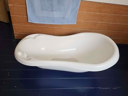 Photo of free White baby bath (Temple Street OX4) #1