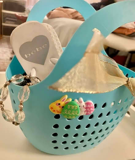 Photo of free Cute girl's basket+Very small flips (Chelsea) #1