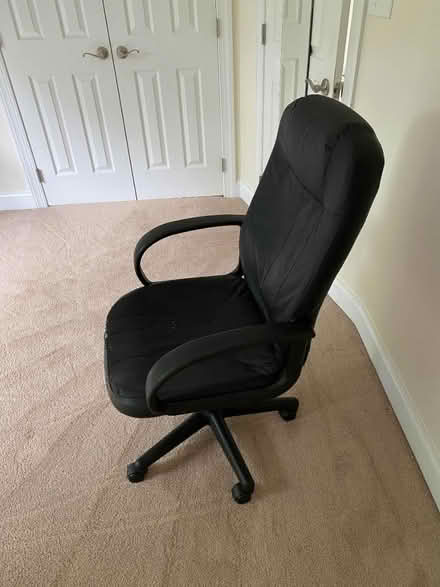 Photo of free Swivel office chair (Newark DE) #1