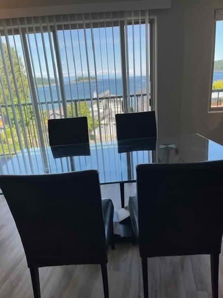 Photo of free beautiful glass table w base (Departure Bay Nanaimo) #2