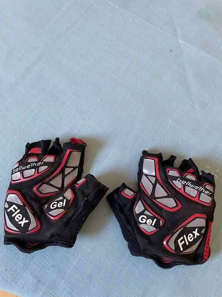 Photo of free Bike gloves - adult (Bloomfield) #2