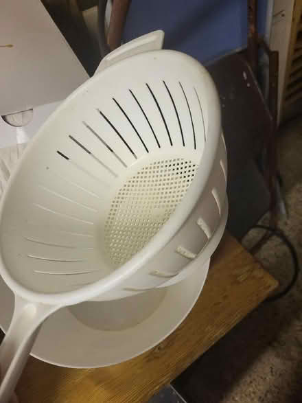 Photo of free Bowl and strainer/colander (Round Green LU3) #3