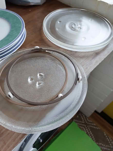 Photo of free 4 microwave plates. 2 rings (Hersham KT12) #2