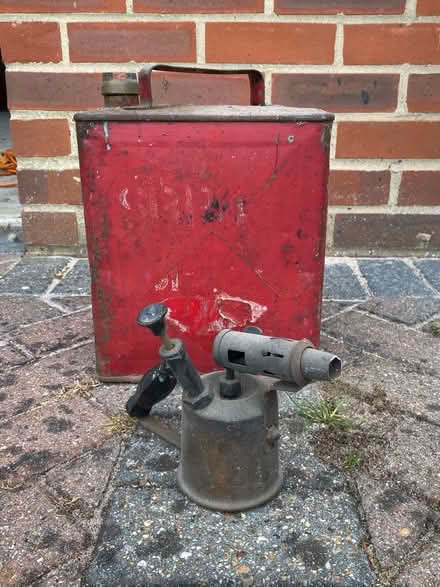 Photo of free Old blow torch and fuel can (The Hythe CM9) #1