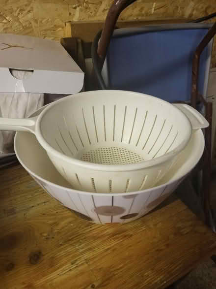 Photo of free Bowl and strainer/colander (Round Green LU3) #1