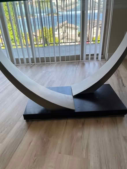Photo of free beautiful glass table w base (Departure Bay Nanaimo) #4