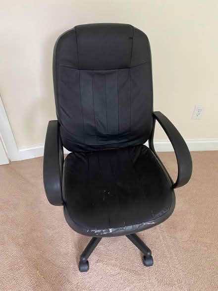 Photo of free Swivel office chair (Newark DE) #2