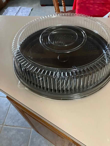 Photo of free One round aluminum tray with lid (Bensenville) #1