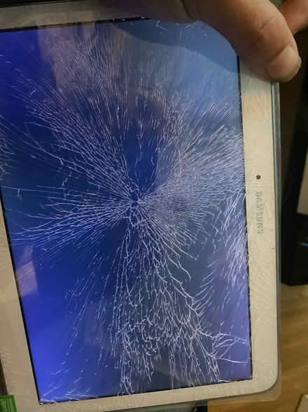 Photo of free Samsung tab 4 (faulty) (Easthampstead RG12) #3