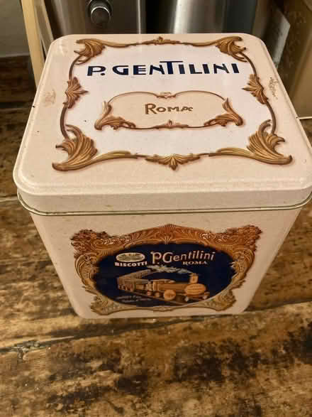 Photo of free Empty biscuit tin (University Area RG1) #1