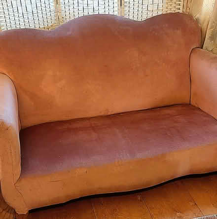 Photo of free Small pink vintage sofa (Oswestry SY11) #3