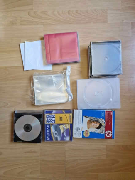 Photo of free CDs/DVDs and photo paper (Roslin EH25) #1