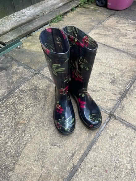 Photo of free Pair of pretty ladies boots - new (Chesham HP5) #1