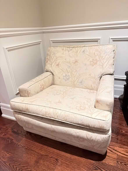 Photo of free Nice Clean Sofa (Yonge Finch) #2