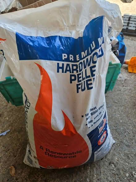 Photo of free 3/4 bag of hardwood fuel pellets (Pipehouse) #2