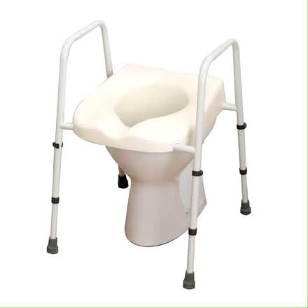 Photo of Raised toilet seat with frame (Yalding ME18) #1