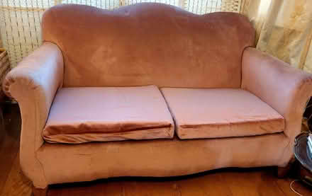 Photo of free Small pink vintage sofa (Oswestry SY11) #2
