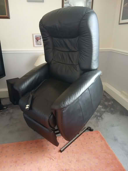 Photo of free Electric recliner / lift chair (Cowling PR6) #2